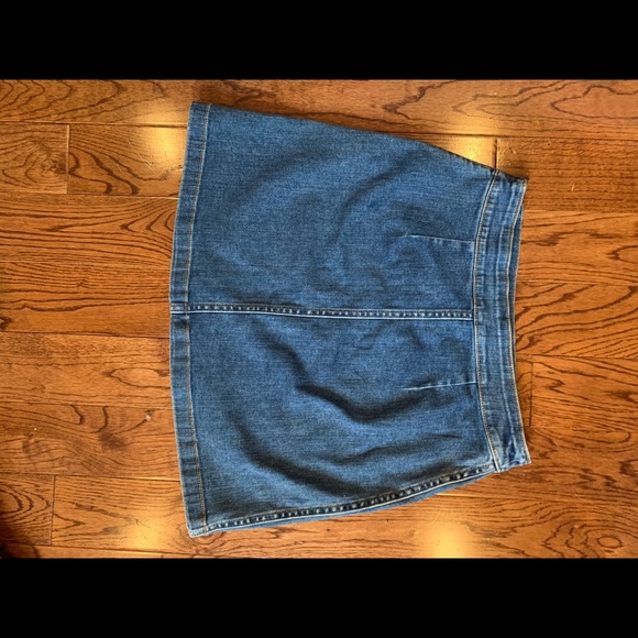 Aritzia (Wilfred Free) Mini Skirt, Size 2 - Picture 2 of 4